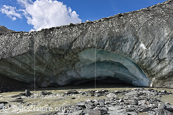 Foto: Gletschertor des Schwarzberggletschers.

