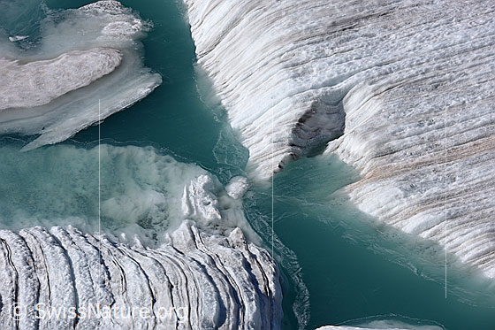 Foto: Eisschollen in Gletschersee.