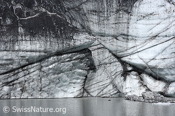 Foto: Strukturen in Eiswand.