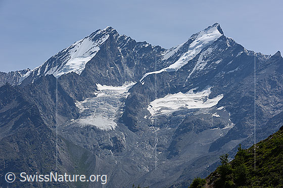 Foto: Dom, Täschhorn und Kingletscher.
Im unteren Teil des Fotos sind die z.T. interessant geformten Seitenmoränen früherer Vorstösse zu sehen.
