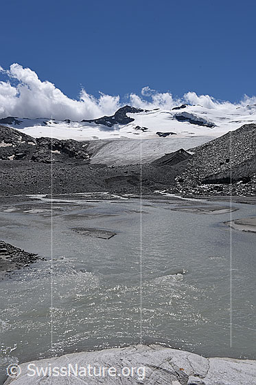 Foto: Tagesgang Schmelzwasser Schwarzberggletscher am 6.8.2021 um 14:00 Uhr.