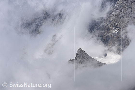 Foto: Mystische Wolkenstimmung auf der SE-Seite des Doldenhorns.