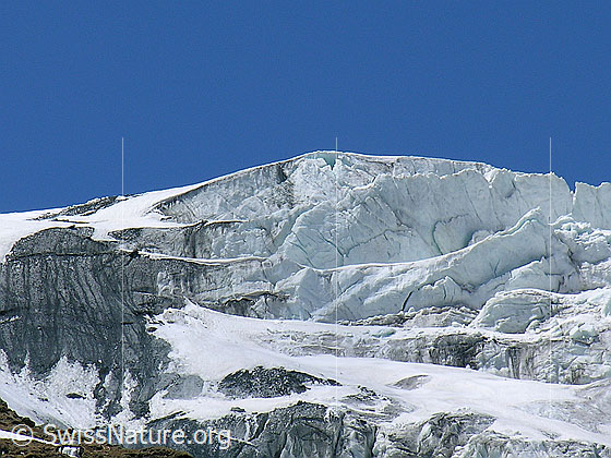 Foto: Ausschnitt aus dem Gletscherabbruch des Hohlaubgletschers.