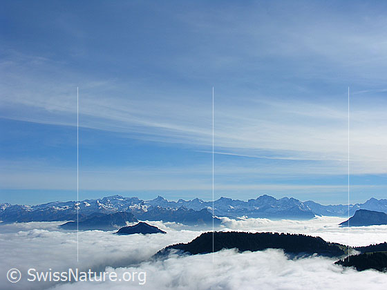 Foto: Nebelmeer über der Zentralschweiz und dem Reusstal mit Nebelwalzen um Fronalpstock, Hochflue und Rigi Scheidegg. Im Hintergrund sind Gemsfairenstock, Blüemberg, Chaiserstock, Clariden, Tödi, Chammliberg, Rossstock, Schärhorn, Piz Cambrialas, Chli Ruchen, Düssi, Gross Ruchen, Gross Windgällen, Chli Windgällen, Witenalpstock und Bristen zu sehen.