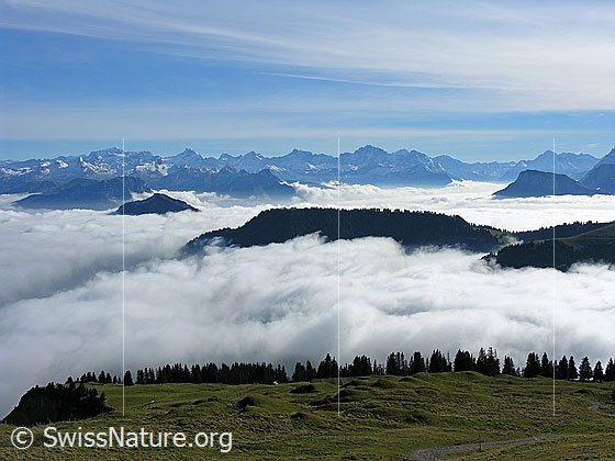 Foto: Nebelmeer über der Zentralschweiz und dem Reusstal mit Nebelwalzen um Fronalpstock, Hochflue und Rigi Scheidegg. Im Hintergrund sind Chaiserstock, Clariden, Tödi, Chammliberg, Rossstock, Schärhorn, Piz Cambrialas, Chli Ruchen, Düssi, Gross Ruchen, Gross Windgällen, Chli Windgällen, Witenalpstock, Bisten und Gitschen zu sehen.