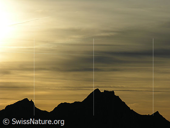 Foto: Silhouette des Pilatus mit Abendstimmung.