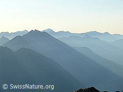 C042578: Bergketten im Morgenlicht