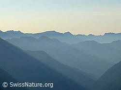 C042579: Morgenstimmung mit Bergketten