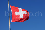 C053223: Schweizer Fahne im Wind