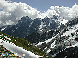 DSCN0142: Rote-Sulz: Helsenhorn-Gruppe mit Wolken