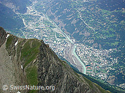 DSCN0210: Bättlihorn: Tiefblick auf Brig und Naters
