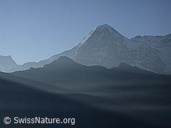 ESCN3460: Tschuggen und Eigernordwand mit Dunstschichten
