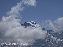 ESCN3584: Jungfrau von Wolken umgeben