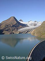 Foto: Spiegelung des Bättelmatthorns im Stausee