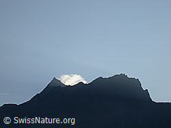 F006154: Simlponpass: Silhouette von Wasenhorn und Mäderhorn