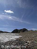 F006516: Karge Berglandschaft mit blauem Himmel