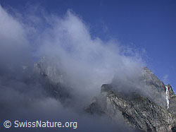 F007223: Gipfel der Helsenhorngruppe eingehüllt mit Restwolken