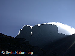 F007228: Gezackter Grat des Gischihorns im Gegenlicht