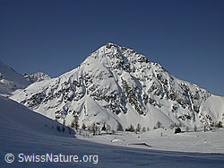 F009821: Zugeschneiter Mässersee mit Stockhorn.