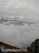 F014778: Hohgant: Berner Alpen und Wolken in den Tälern