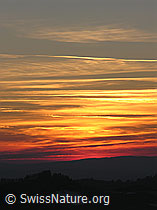 F021539: Sonnenuntergang in glühenden Wolkenschichten