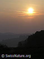 F021564: Sonnenuntergang in Wolkenmeer über dem Emmental