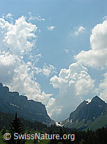 F023214: Quellwolken über der Sichle