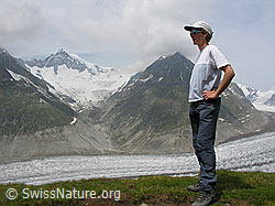 F024057: Wandern am Aletschgletscher