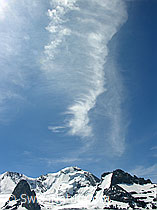 F024525: Blüemlisalpmassiv mit Schleierwolken