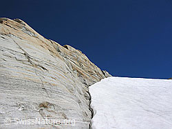 Foto: Helsegletscher: Felswand am Gletscherrand