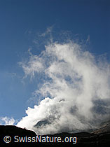 F030244: Helle Wolken umwickeln das Albrunhorn