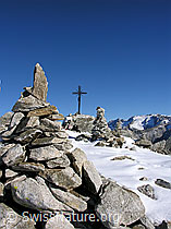 F030788: Steinmänner und Kreuz auf Sidelhorn