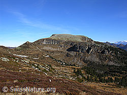 F032322: Steinigi Matte und herbstliche Landschaft