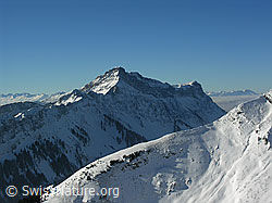 F032929: Schneebedeckter Grat und Hohgant