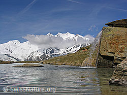 F035785: Alphubel und Mischabel, davor Bergsee mit kleinem Wasserfall