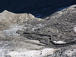 Foto: Spuren eines Murgangs auf dem Blinnengletscher