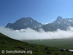 F038288: Lohner mit Nebelschwaden