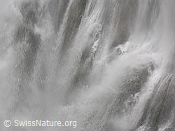F038480: Stiebender Wasserfall der Engstligenfälle in Adelboden