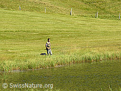 F040495: Fischer an Bergsee