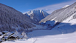 F044186: Schneelandschaft mit Walliser Bergdorf