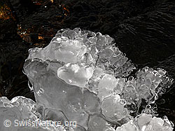 F044518: Natürliches Kunstwerk aus Eis