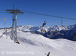 F044816: Sessellift und Skipiste