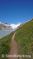 Photo: Wanderweg am Oberaarsee