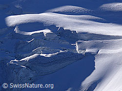 F051648: Gletscherabbruch im Morgenlicht