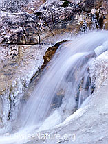 F052087: Wasserfall im Eis