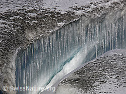 F052203: Eiszapfen an Gletscherspalte