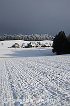F054765: Bauernhof in Winterlandschaft