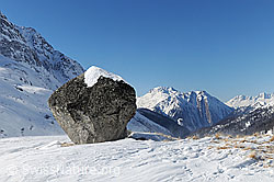 F055664: Kultstein, Bättlihorn und Breithorn