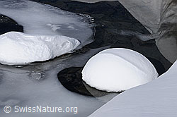 F056086: Wassereis und Schnee