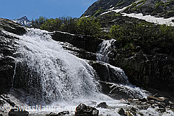 F058278: Wasserfall über Felsstufe